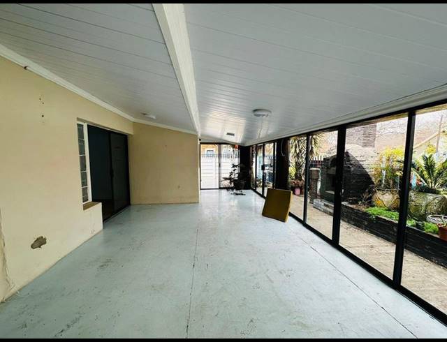 8 BEDROOM HOUSE FOR SALE IN BOKSBURG NORTH